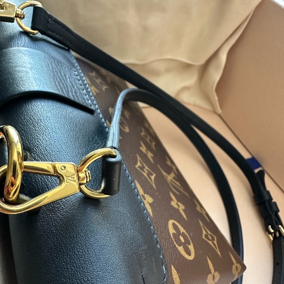 Authentic Louis Vuitton locky BB Bag - Picture 6 of 10